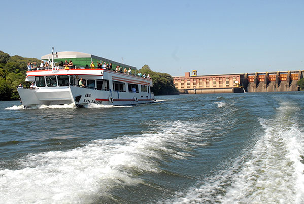 Passeio de Barco pelas Eclusas do Rio Tietê