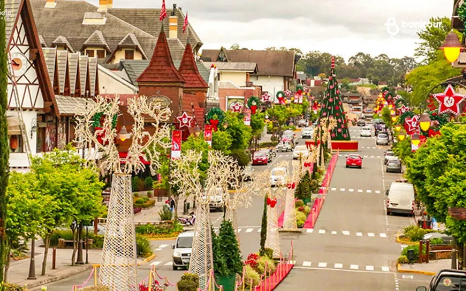 NATAL LUZ EM GRAMADO E CANELA