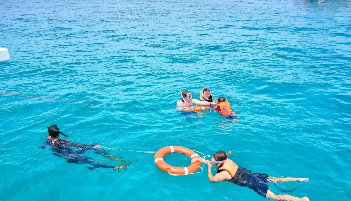 Tour Ilhas Coral e Racha embarque em Phuket (PK029)