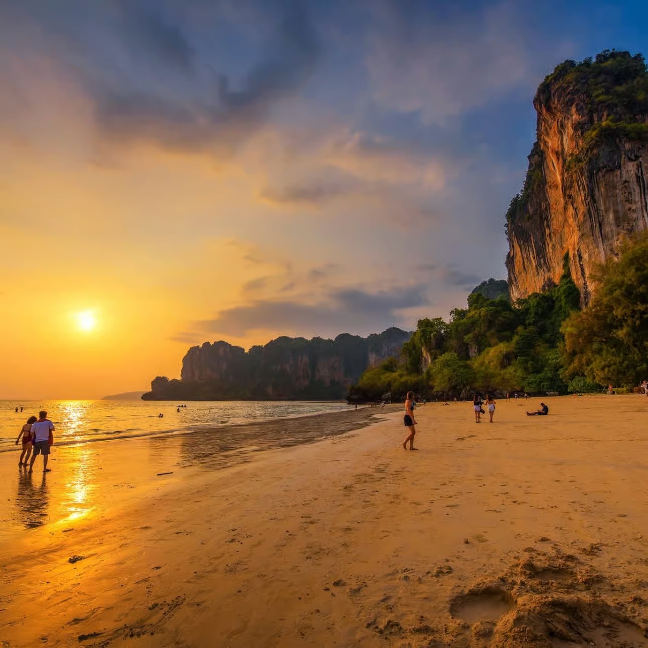 Tour Ilhas Hong, Pôr do Sol e Plâncton com Lancha VIP (KB005) Tour Ilhas Hong, Pôr do Sol e Plâncton com Lancha VIP (KB005)
