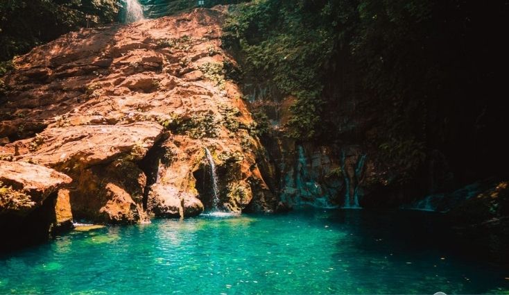 POÇO AZUL - PEDRA CAÍDA
