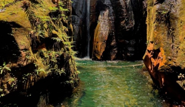POÇO AZUL E PEDRA CAÍDA