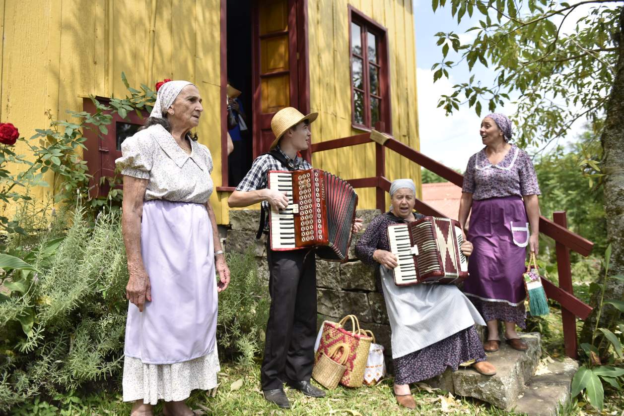 Grupo para o Carnaval em Bento Gonçalves RS Grupo para o Carnaval em Bento Gonçalves RS
