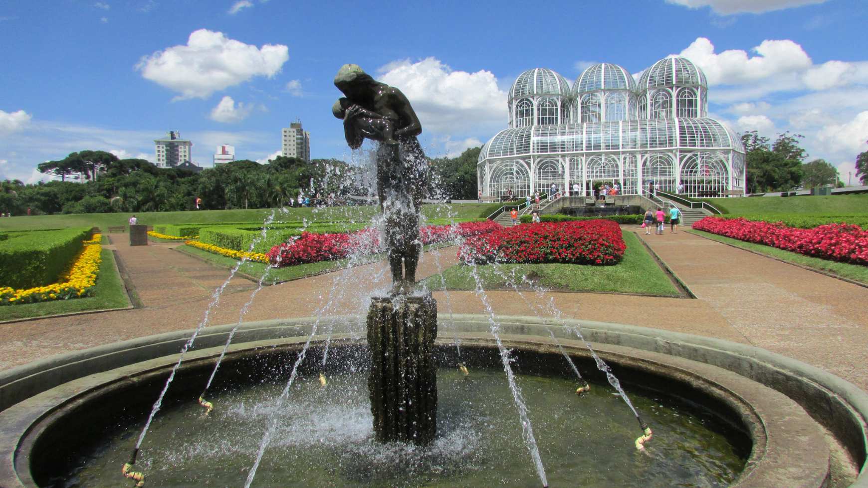 Curitiba Natalina com Espetáculo Coral das Janelas