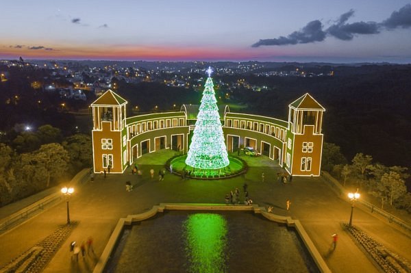 Curitiba Natalina com Espetáculo Coral das Janelas