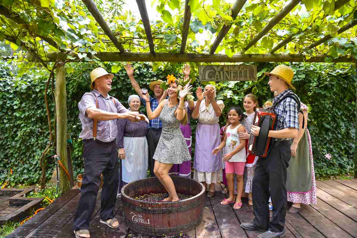 Carnaval com Vindima e Pisa da Uva em Bento Gonçalves RS