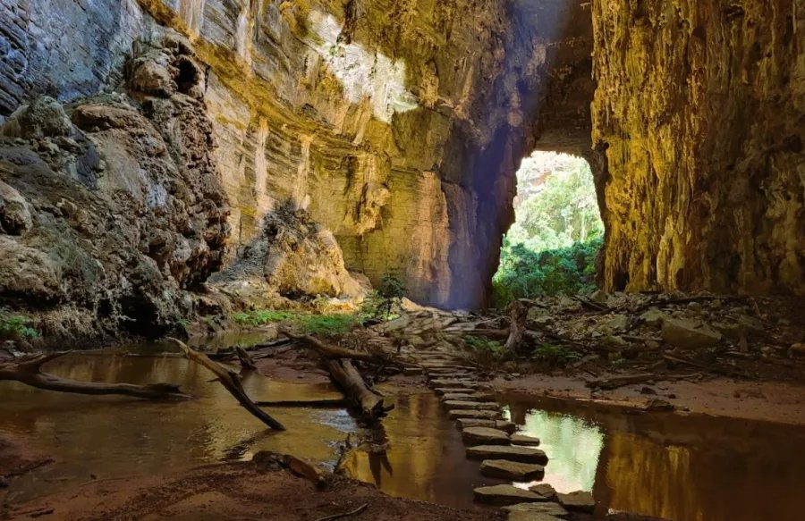 CAVERNAS DO PERUAÇU E CHAPADA DIAMANTINA